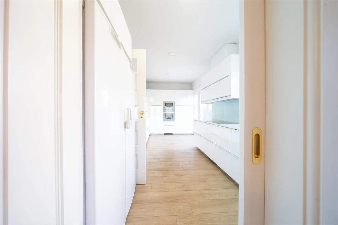 Moradia T4 para Venda em Oliveira, São Paio e São Sebastião Foto 12