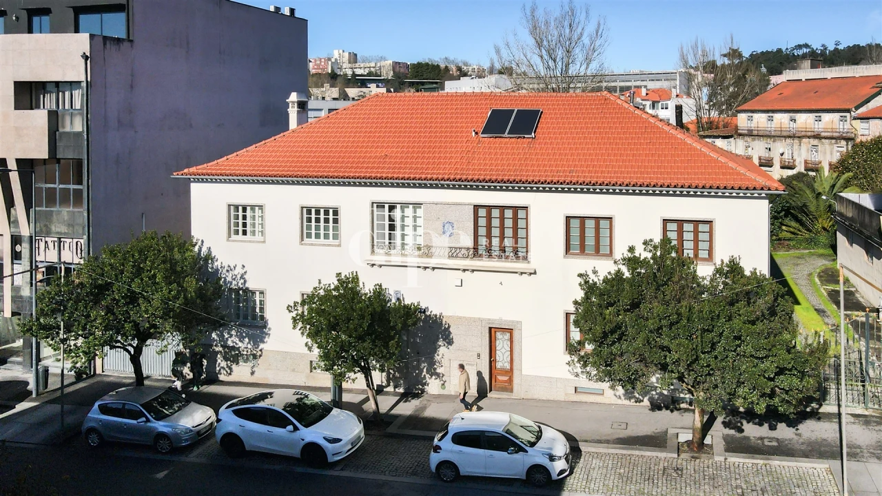 Moradia T4 para Venda em Oliveira, São Paio e São Sebastião Foto 1