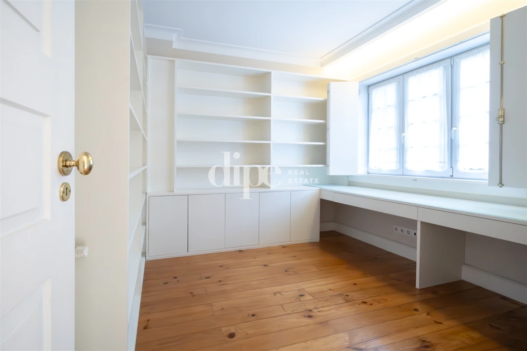 Moradia T4 para Venda em Oliveira, São Paio e São Sebastião Foto 7