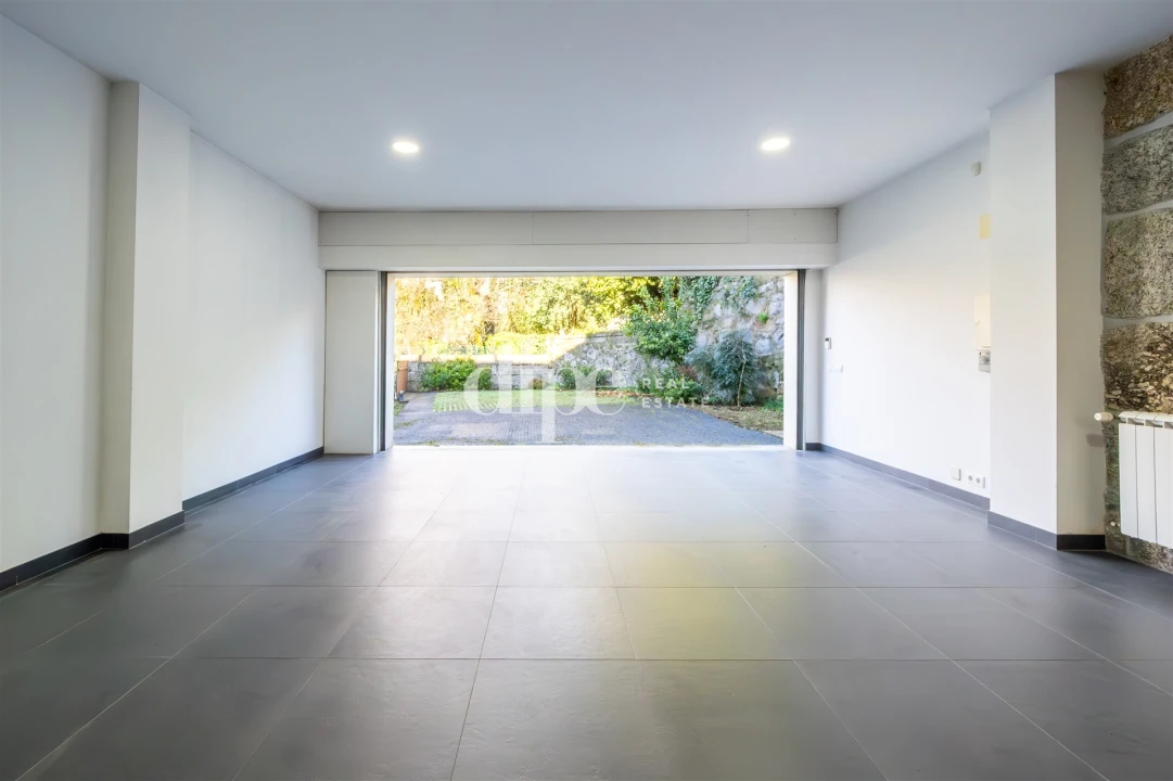 Moradia T4 para Venda em Oliveira, São Paio e São Sebastião Foto 32