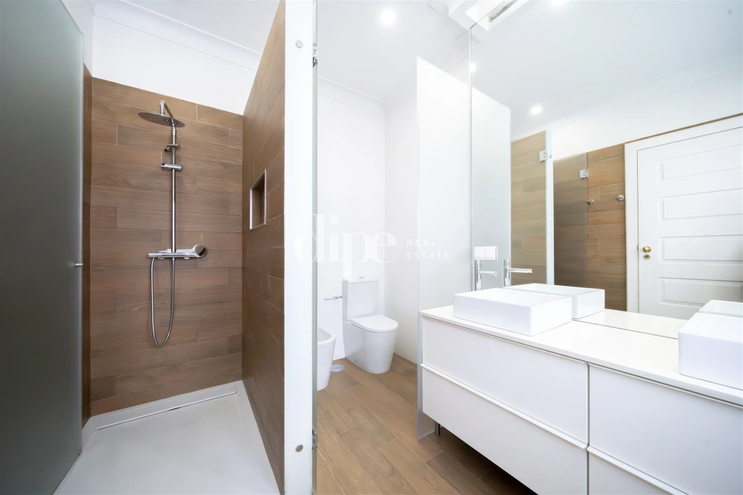 Moradia T4 para Venda em Oliveira, São Paio e São Sebastião Foto 23