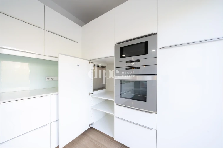 Moradia T4 para Venda em Oliveira, São Paio e São Sebastião Foto 13