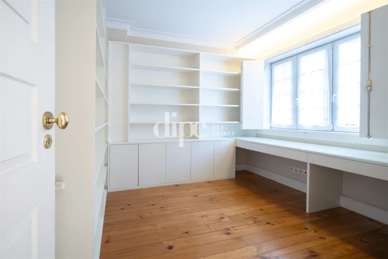 Moradia T4 para Venda em Oliveira, São Paio e São Sebastião Foto 7