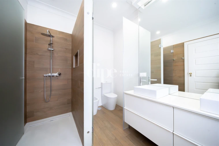 Moradia T4 para Venda em Oliveira, São Paio e São Sebastião Foto 23