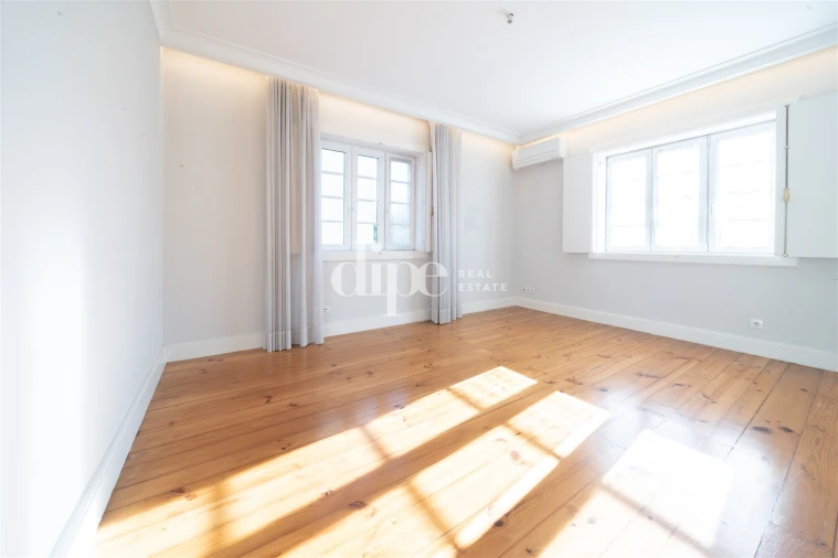 Moradia T4 para Venda em Oliveira, São Paio e São Sebastião Foto 20