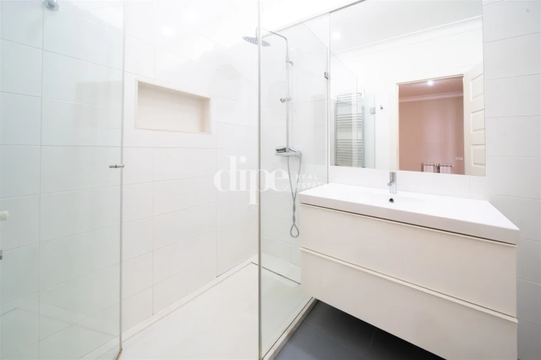 Moradia T4 para Venda em Oliveira, São Paio e São Sebastião Foto 19