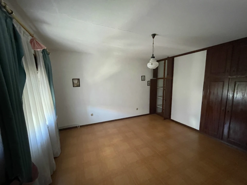 Moradia T6 para Venda em Urros Foto 21