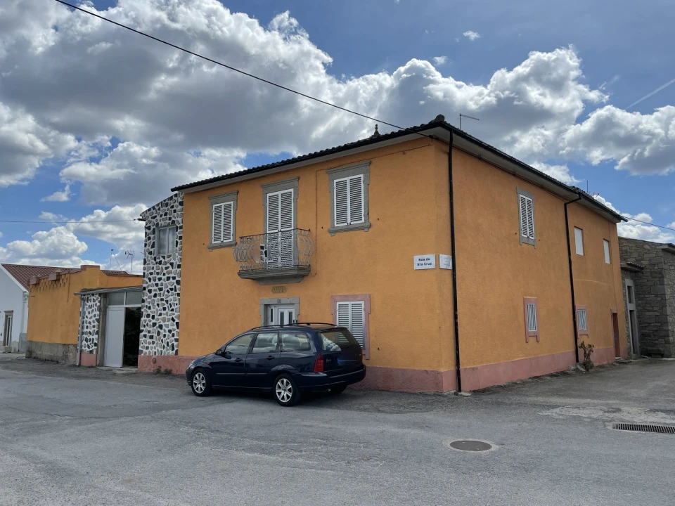 Moradia T6 para Venda em Urros Foto 3