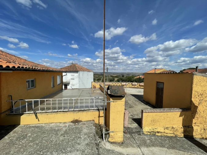 Moradia T6 para Venda em Urros Foto 36