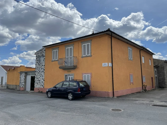 Moradia T6 para Venda em Urros Foto 3