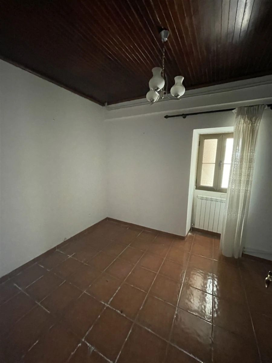 Moradia T6 para Venda em Urros Foto 11