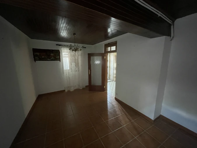 Moradia T6 para Venda em Urros Foto 13