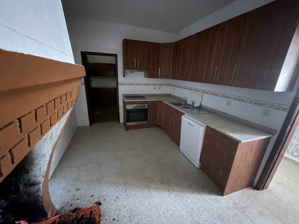 Moradia T6 para Venda em Urros Foto 18