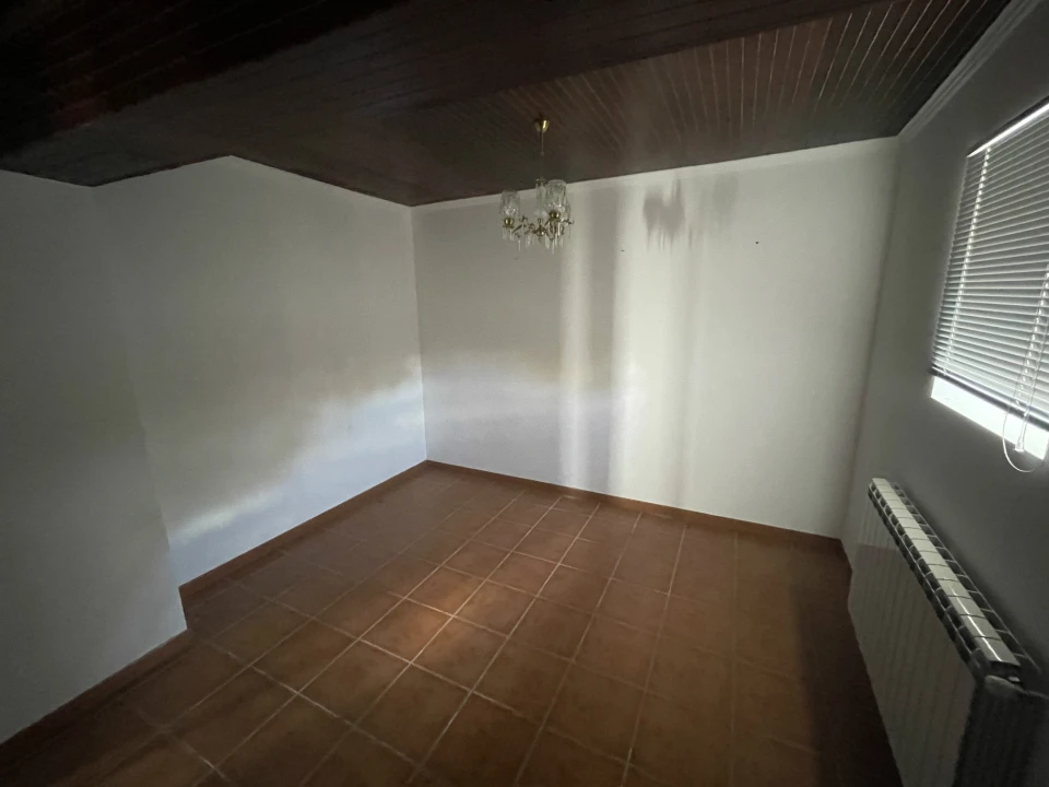 Moradia T6 para Venda em Urros Foto 12