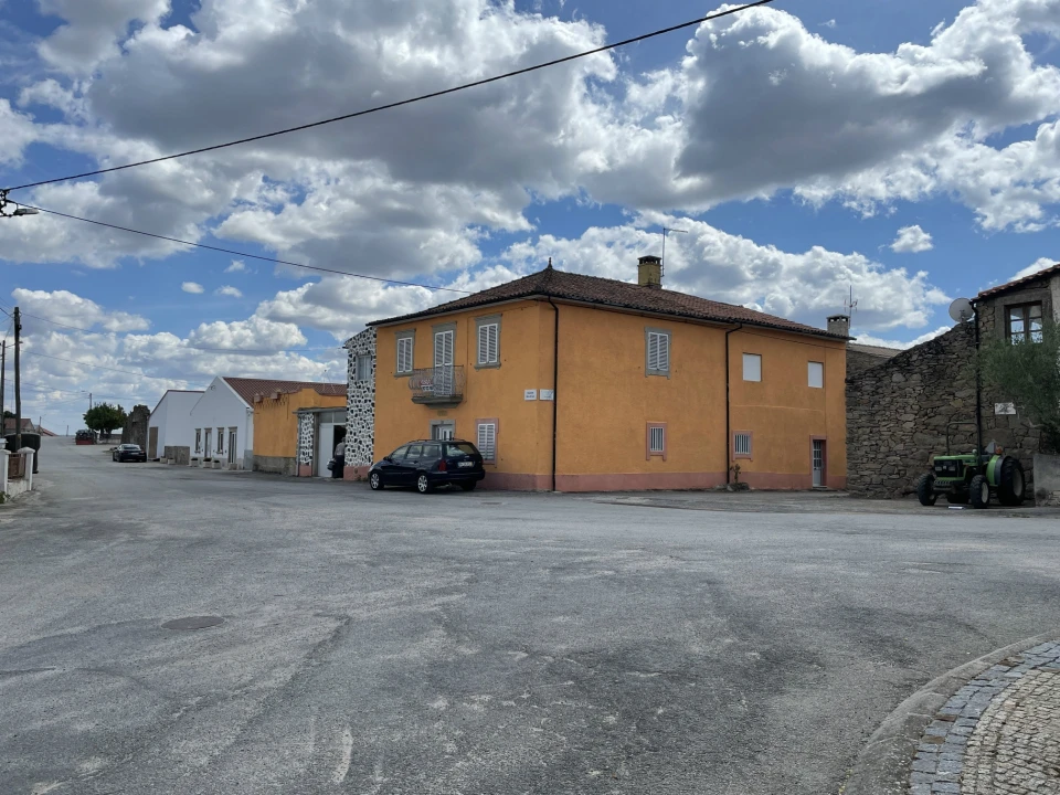 Moradia T6 para Venda em Urros Foto 4