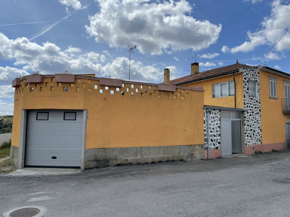 Moradia T6 para Venda em Urros Foto 1