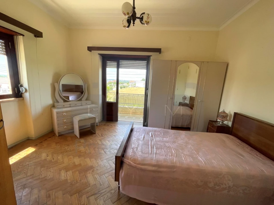 Moradia T4 para Venda em Casais e Alviobeira Foto 8