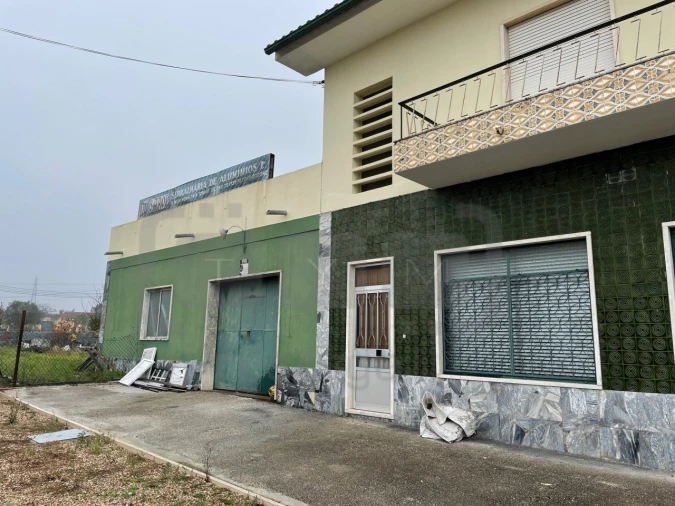 Moradia T4 para Venda em Casais e Alviobeira Foto 17