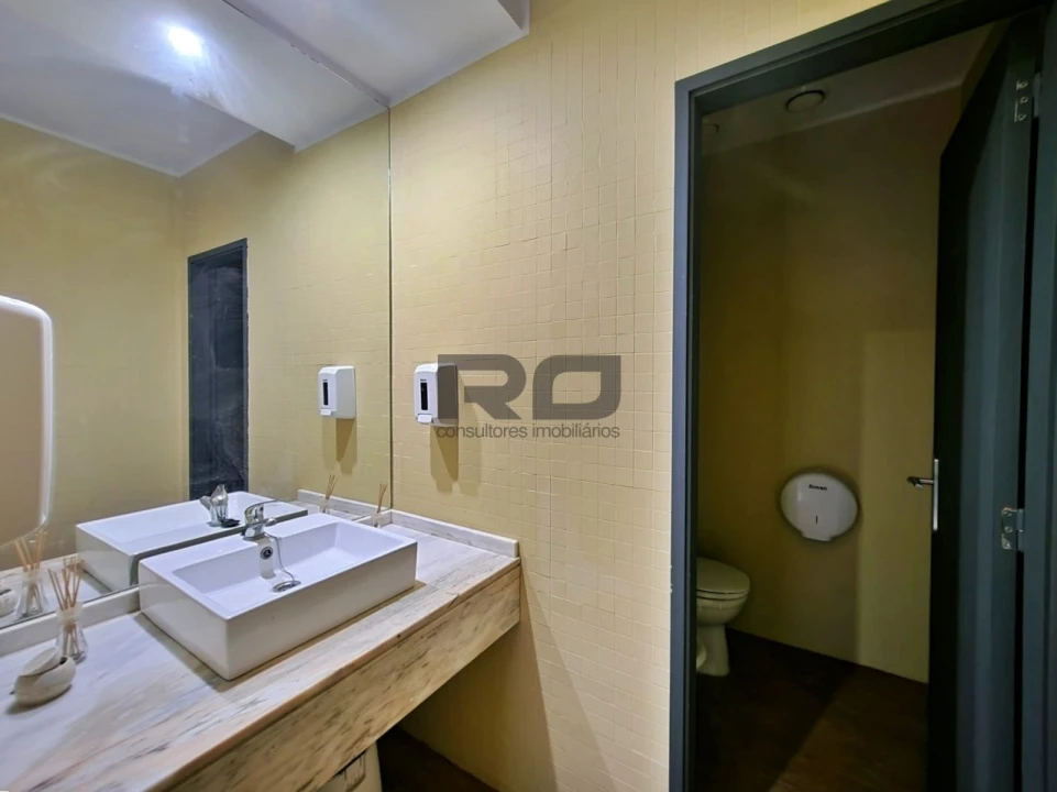 Loja para Venda em Lordelo do Ouro e Massarelos Foto 12