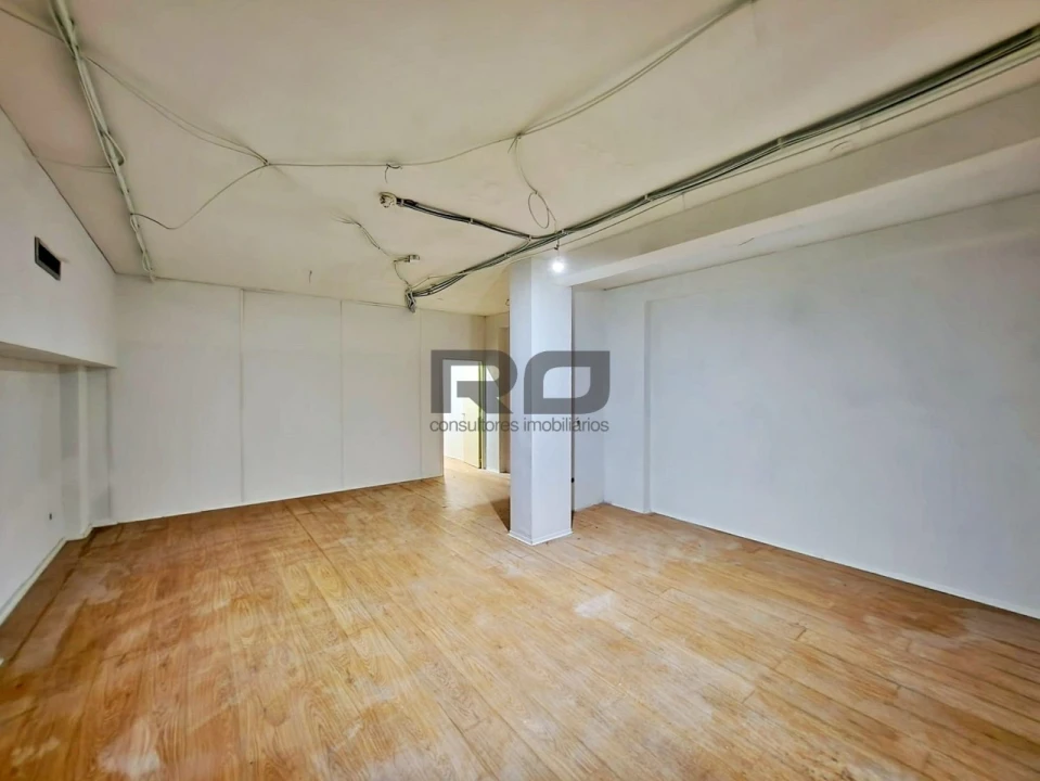 Loja para Venda em Lordelo do Ouro e Massarelos Foto 14