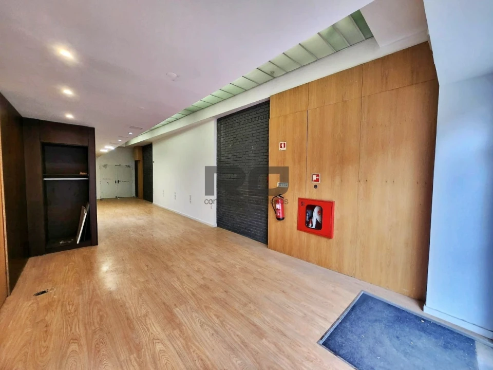 Loja para Venda em Lordelo do Ouro e Massarelos Foto 2