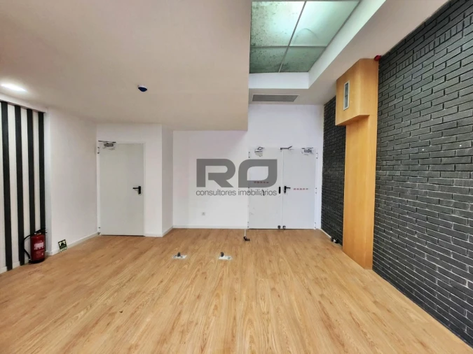 Loja para Venda em Lordelo do Ouro e Massarelos Foto 5