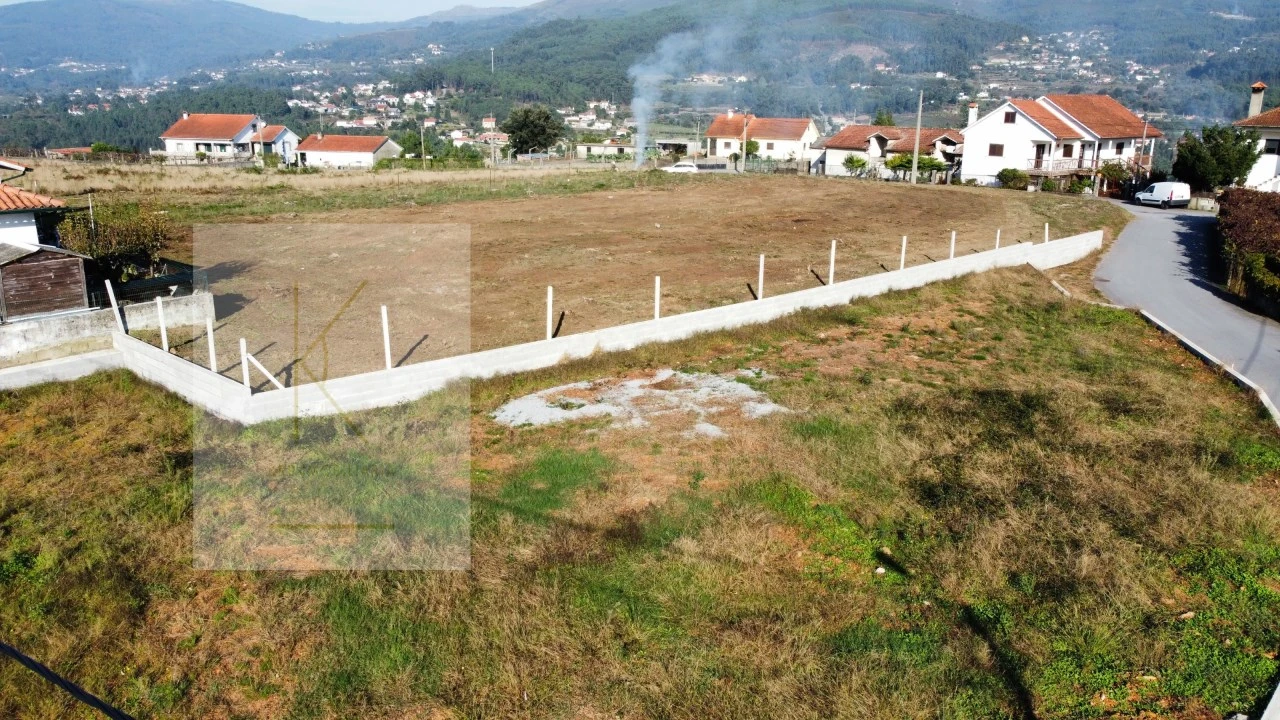 Moradia T3 para Venda em Arcozelo Foto 8