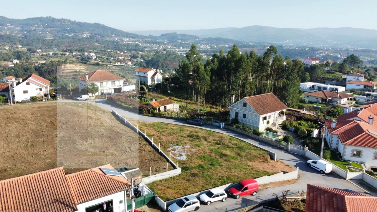 Moradia T3 para Venda em Arcozelo Foto 13