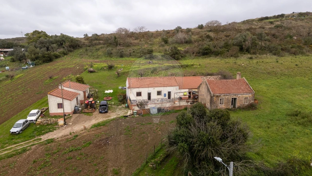 Moradia T2 para Venda em Arranho Foto 1