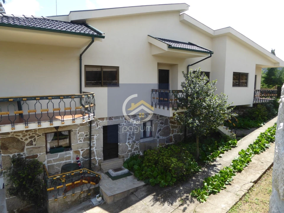 Moradia T6 para Venda em Arnoia Foto 1