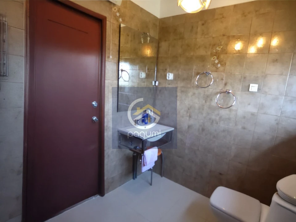 Moradia T6 para Venda em Arnoia Foto 10