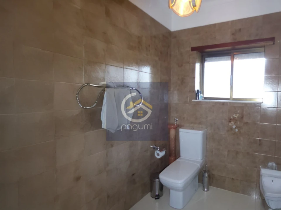 Moradia T6 para Venda em Arnoia Foto 13