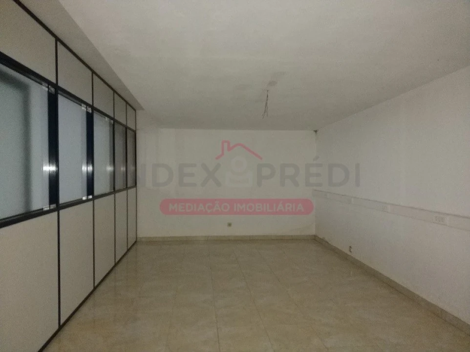 Loja para Venda em Arcos e Mogofores Foto 3