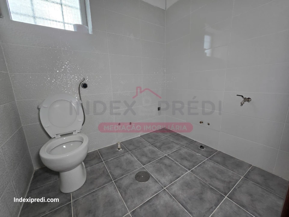 Loja para Venda em Arcos e Mogofores Foto 20