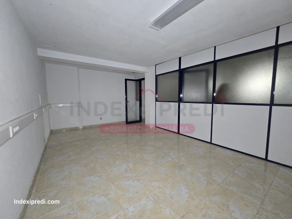 Loja para Venda em Arcos e Mogofores Foto 26