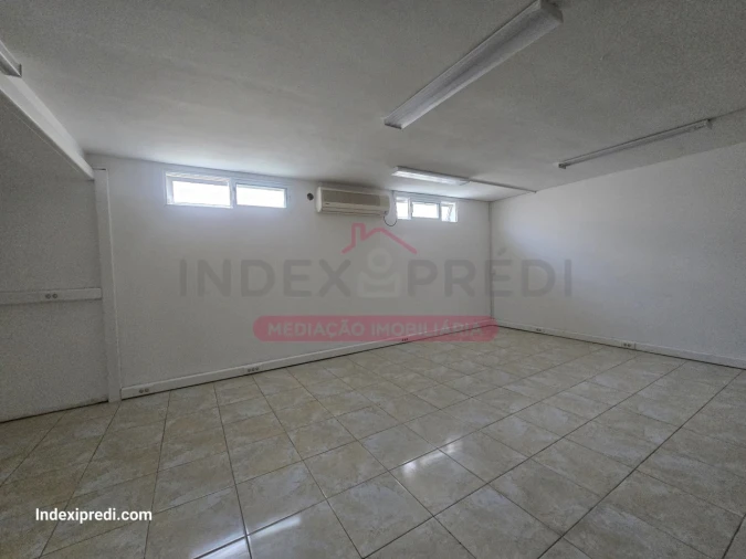 Loja para Venda em Arcos e Mogofores Foto 11