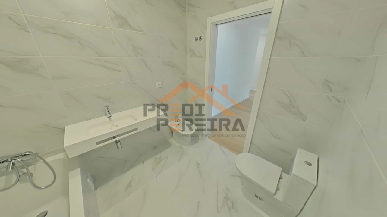 Apartamento T2 para Venda em Camarate, Unhos e Apelação Foto 25