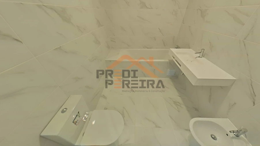 Apartamento T2 para Venda em Camarate, Unhos e Apelação Foto 13