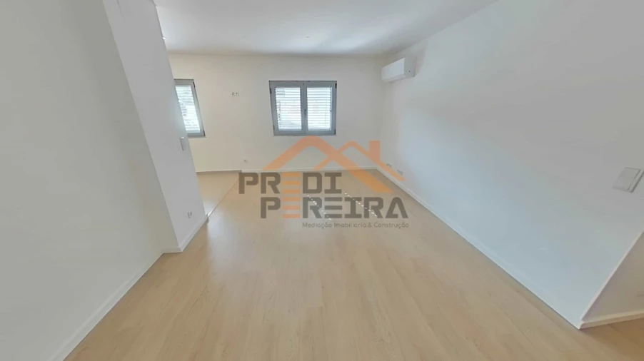 Apartamento T2 para Venda em Camarate, Unhos e Apelação Foto 16