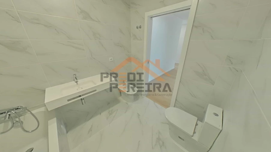 Apartamento T2 para Venda em Camarate, Unhos e Apelação Foto 25