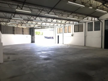 Armazém para Arrendamento em Paranhos