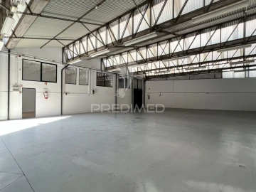 Armazém para Arrendamento em Paranhos