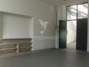Armazém para Arrendamento em Paranhos