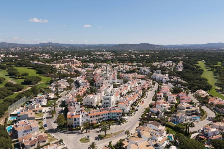 Apartamento T2 para Arrendamento férias em Quarteira Foto 32