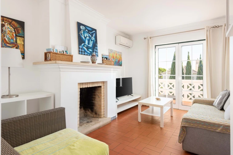 Apartamento T2 para Arrendamento férias em Quarteira Foto 3