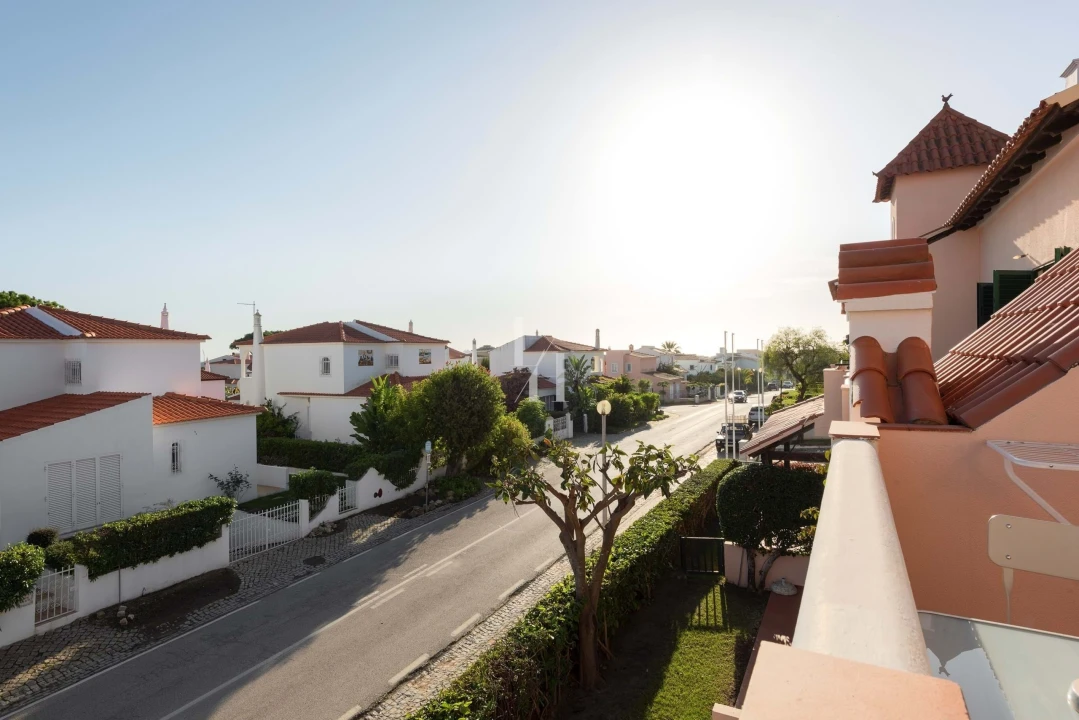 Apartamento T2 para Arrendamento férias em Quarteira Foto 22