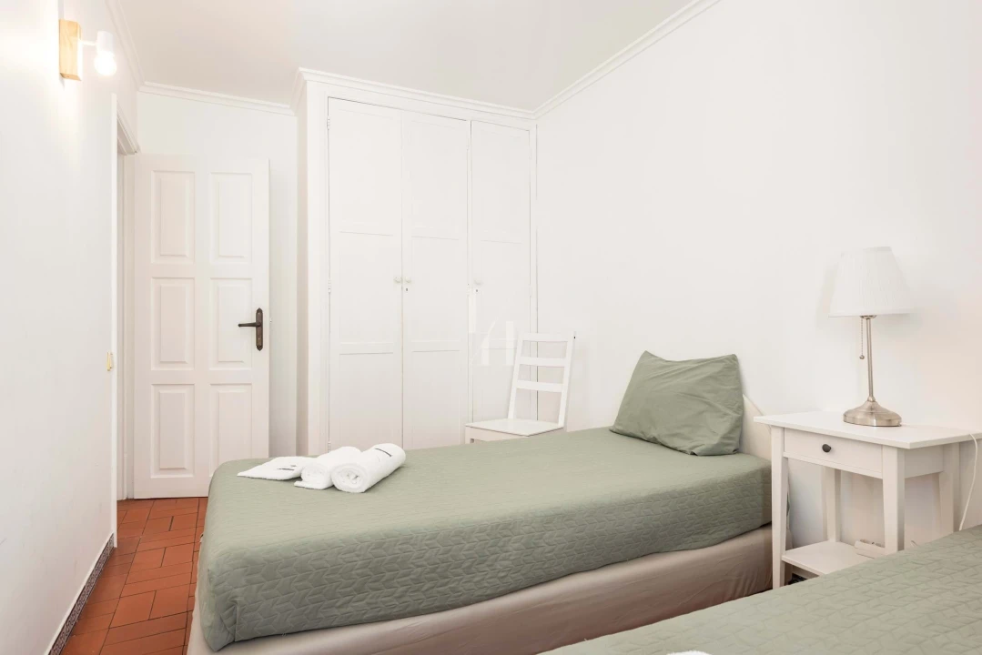 Apartamento T2 para Arrendamento férias em Quarteira Foto 11