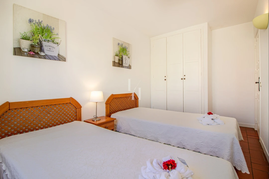 Apartamento T2 para Arrendamento férias em Quarteira Foto 15