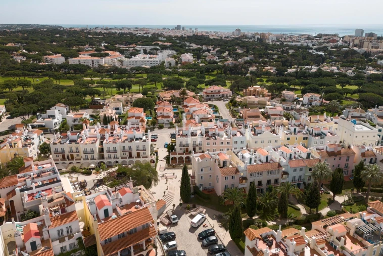 Apartamento T3 para Arrendamento férias em Quarteira Foto 15