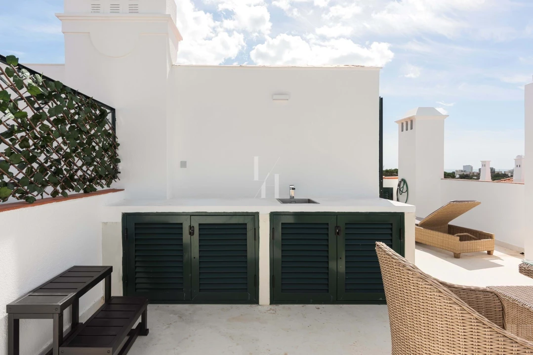 Apartamento T3 para Arrendamento férias em Quarteira Foto 18